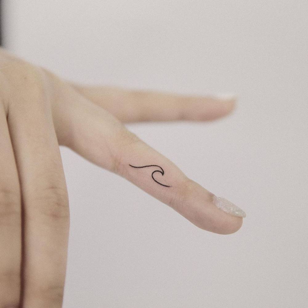 finger tattoos