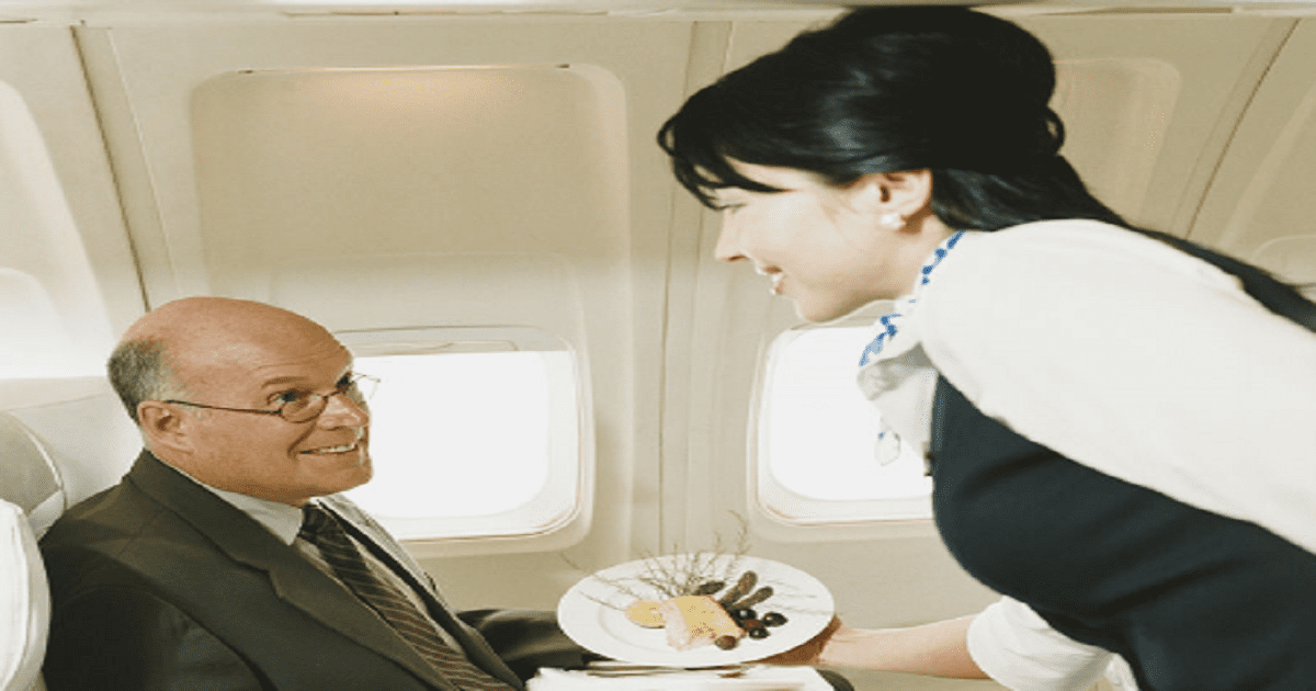 This Is What Happened After A Flight Attendant Informed Everyone That The Flight Wasn’t Carrying Enough Meals For All Passengers