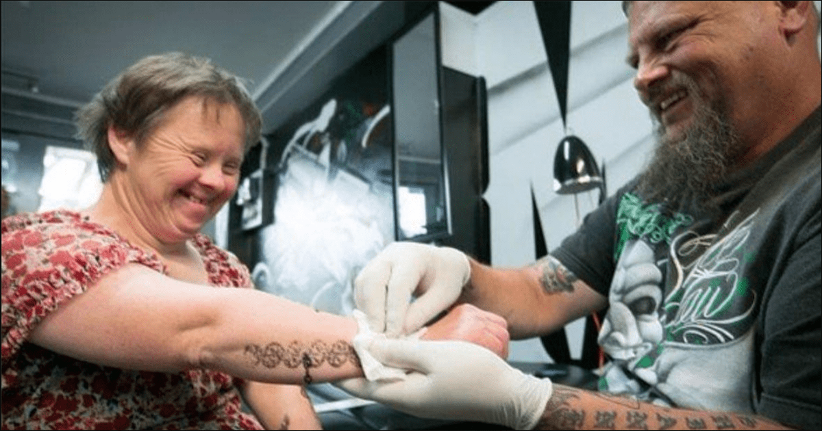 Tattoo Artist Gets Weekly Visit From Woman With Down Syndrome, Requesting Temporary Tattoo Application