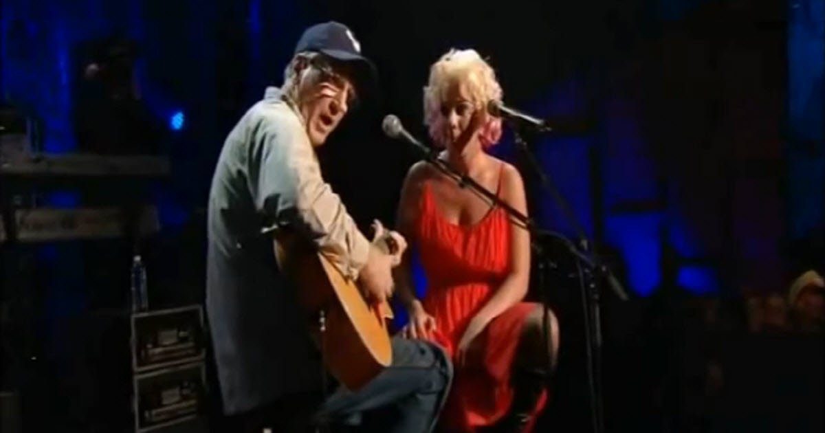 Pink Invites Her Vietnam Veteran Father On Stage For This Incredible Duet
