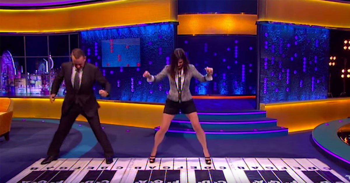 Sandra Bullock Joins Tom Hanks On Giant Piano Mat To Show Off Their Unusual Talent…