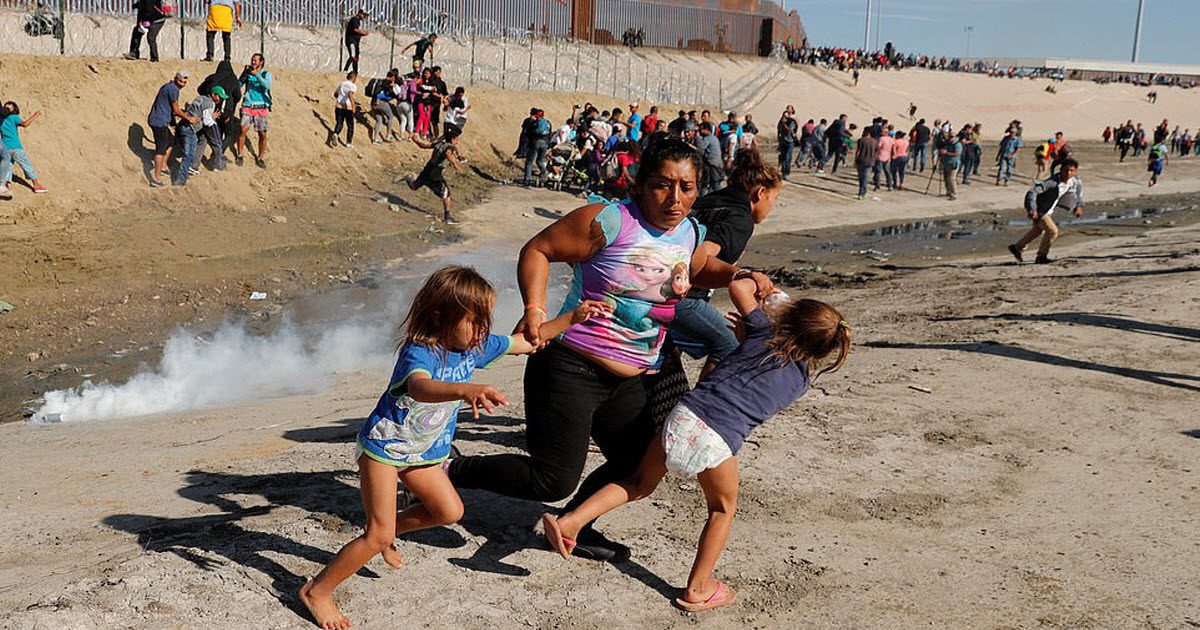 US Agents Fire Tear Gas And Rubber Bullets At Hundreds Of Migrants